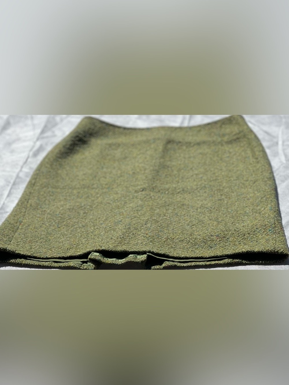 Classic Ann Taylor Olive Green Tweed A-Line Skirt. Size 4.